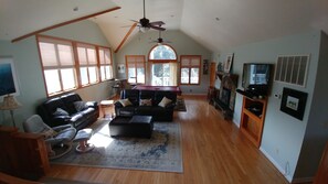 TV, DVD player, stereo, offices