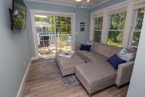 TV, caminetto, lettore DVD