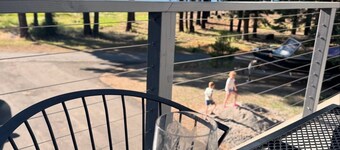 Lake Almanor West - Lakefront Cabin