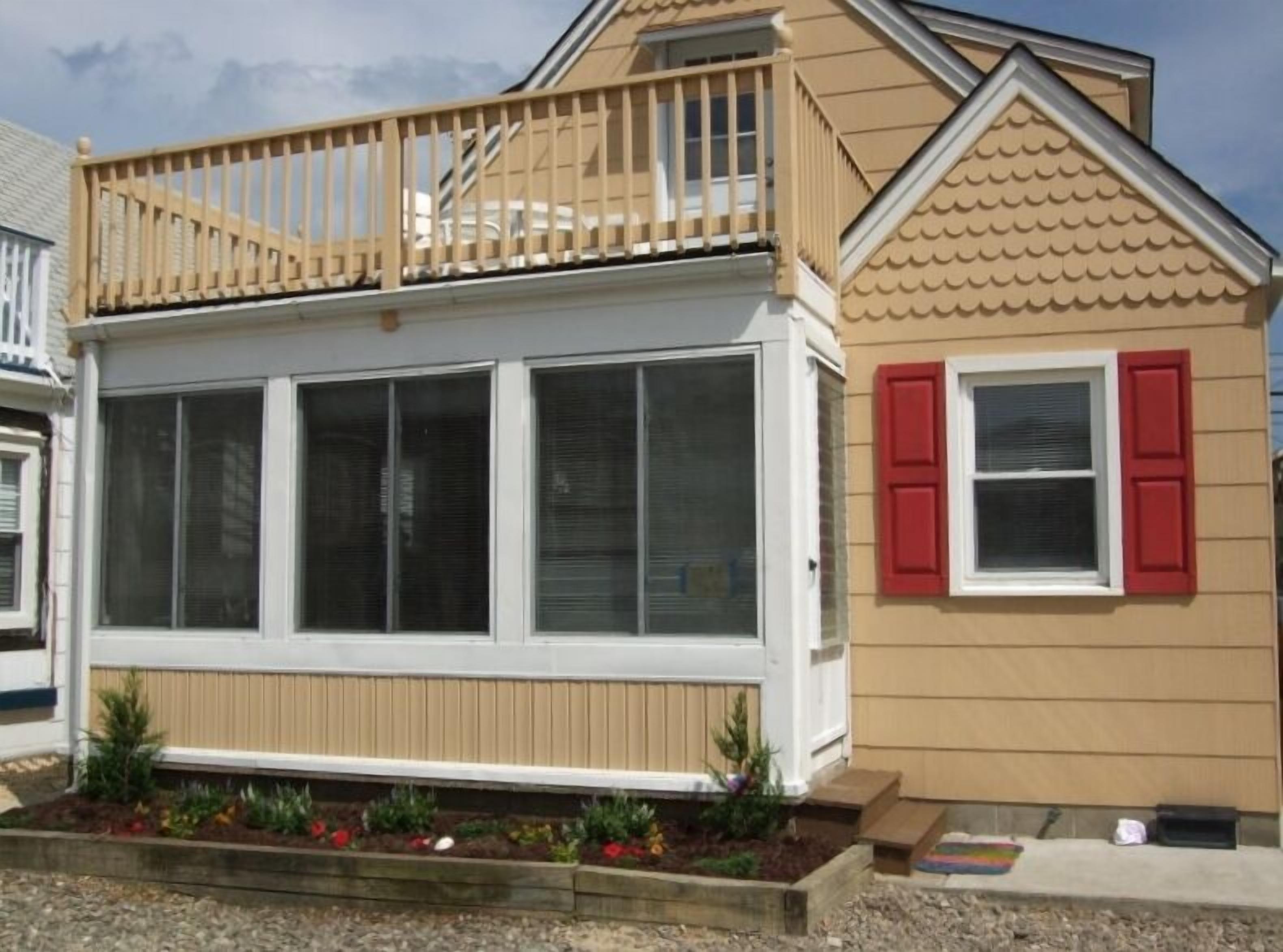 Single Family - Private, Beautiful, Comfortable, 4BR 3fulbth, 5 Min walk frm Bch