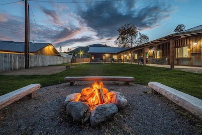 Your Basecamp to Glacier• Cozy 2BR w/ King + Queen