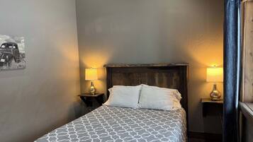 2 bedrooms, travel cot, free WiFi, bed sheets