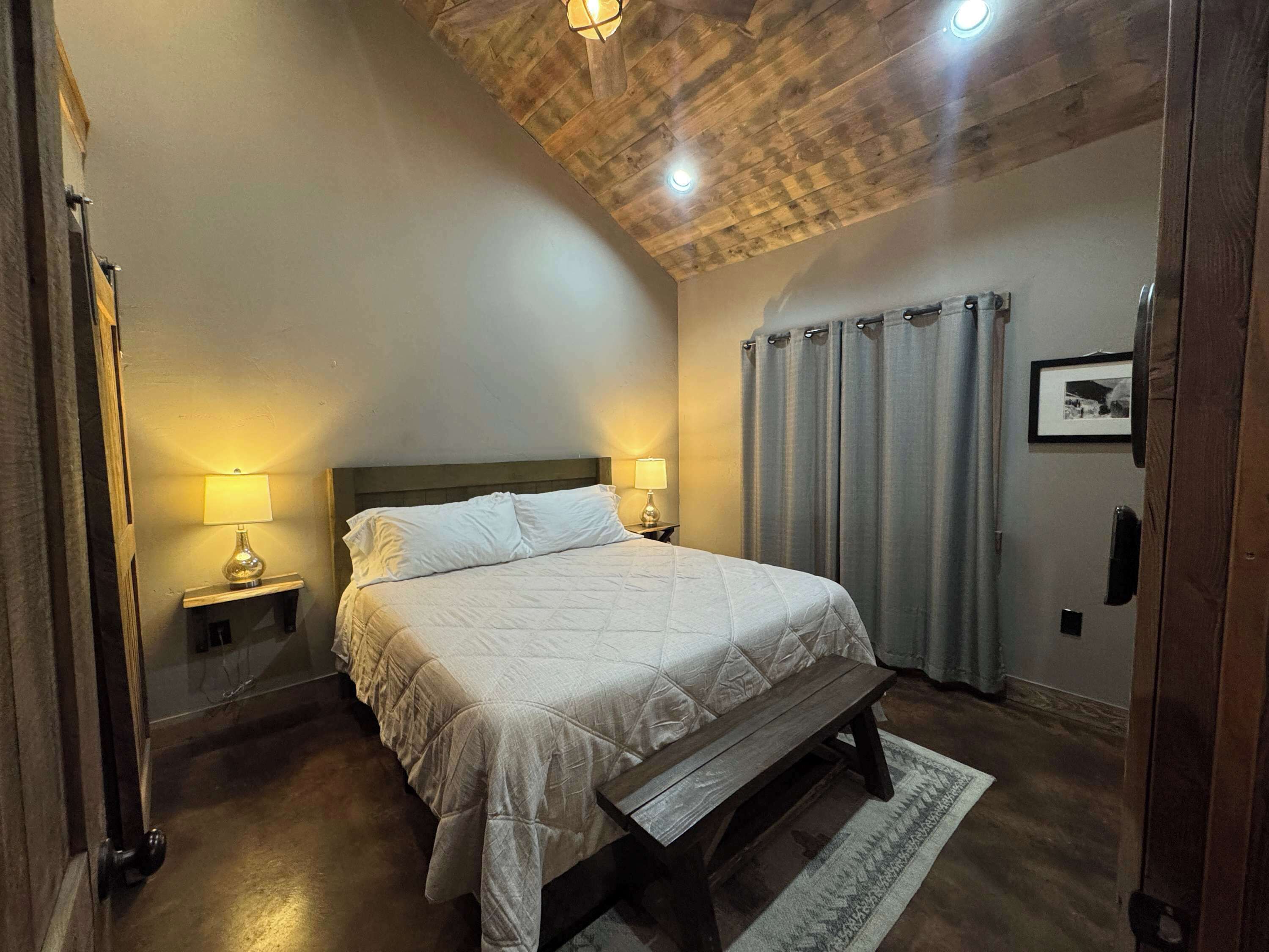 2 bedrooms, travel crib, free WiFi, bed sheets