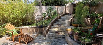 Ocean & Lagoon View Studio, Walk to Beach, Large Private View Deck