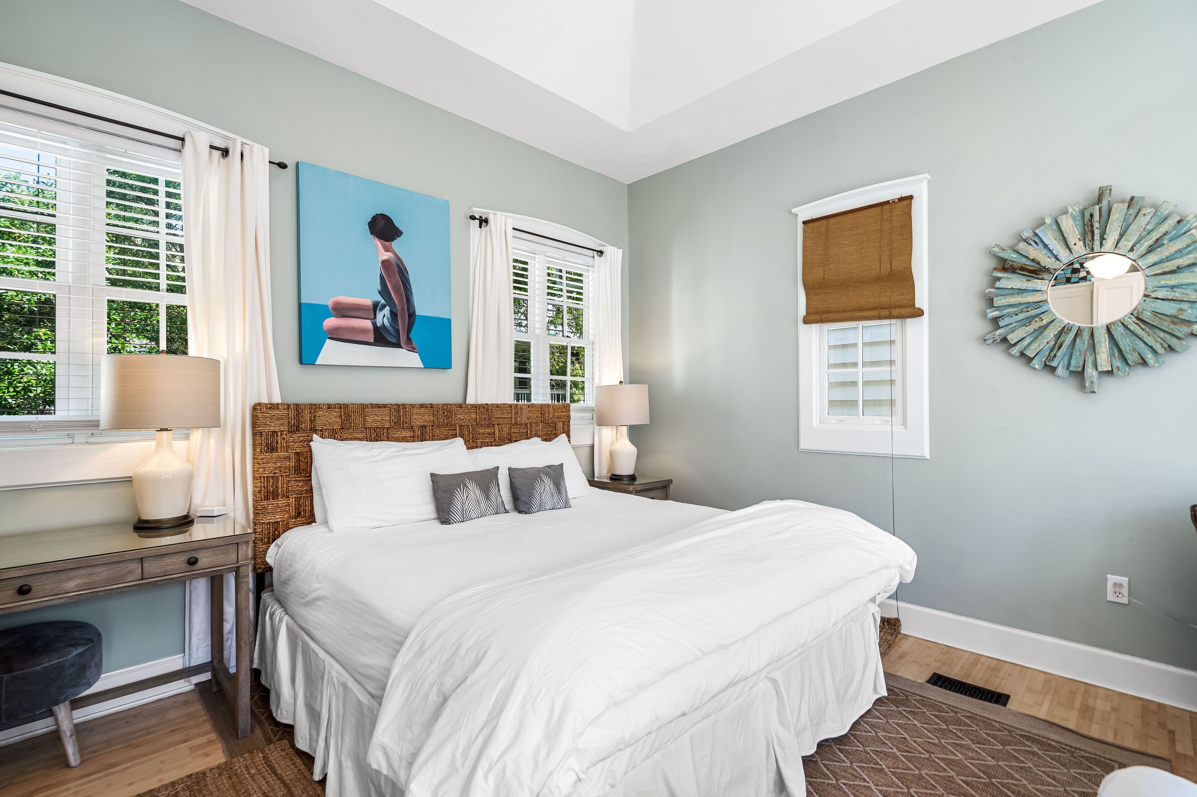 Sandy Souls Carriage House - Studio Sleeps 4, Quick Walk to Pool and Beach