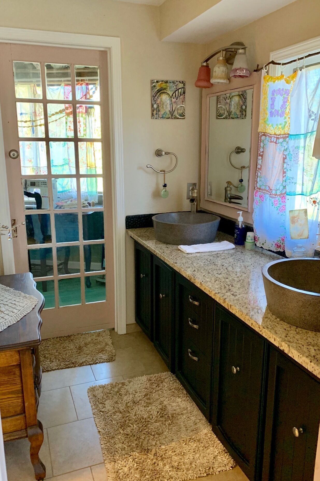 NW VINTAGE ESTATE FARM stays for 2-20. Up to 3-4 families.