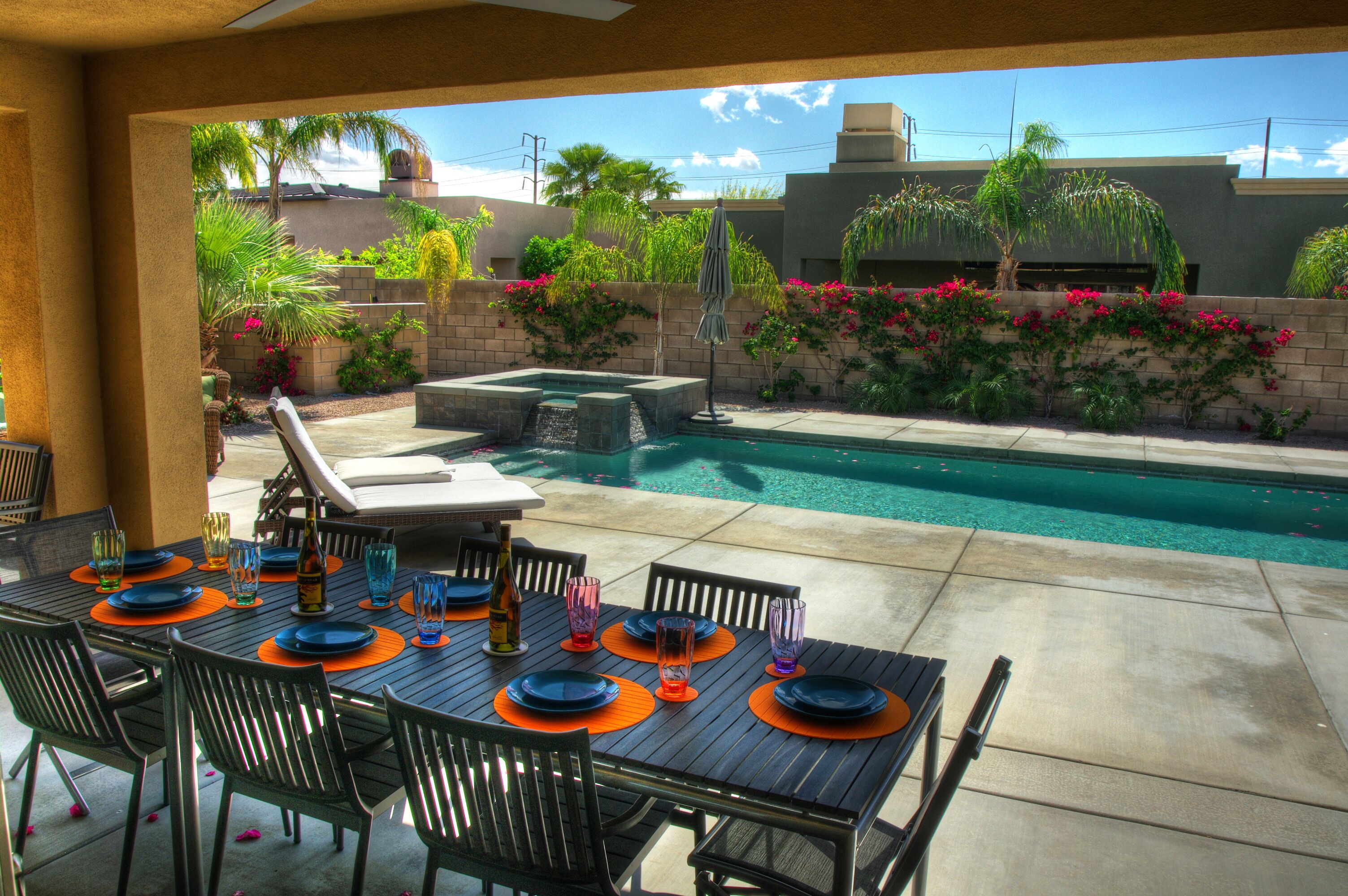 Beautiful Modern Home, Newly Furnished With Pool, Jacuzzi And Putting Green. 4B
