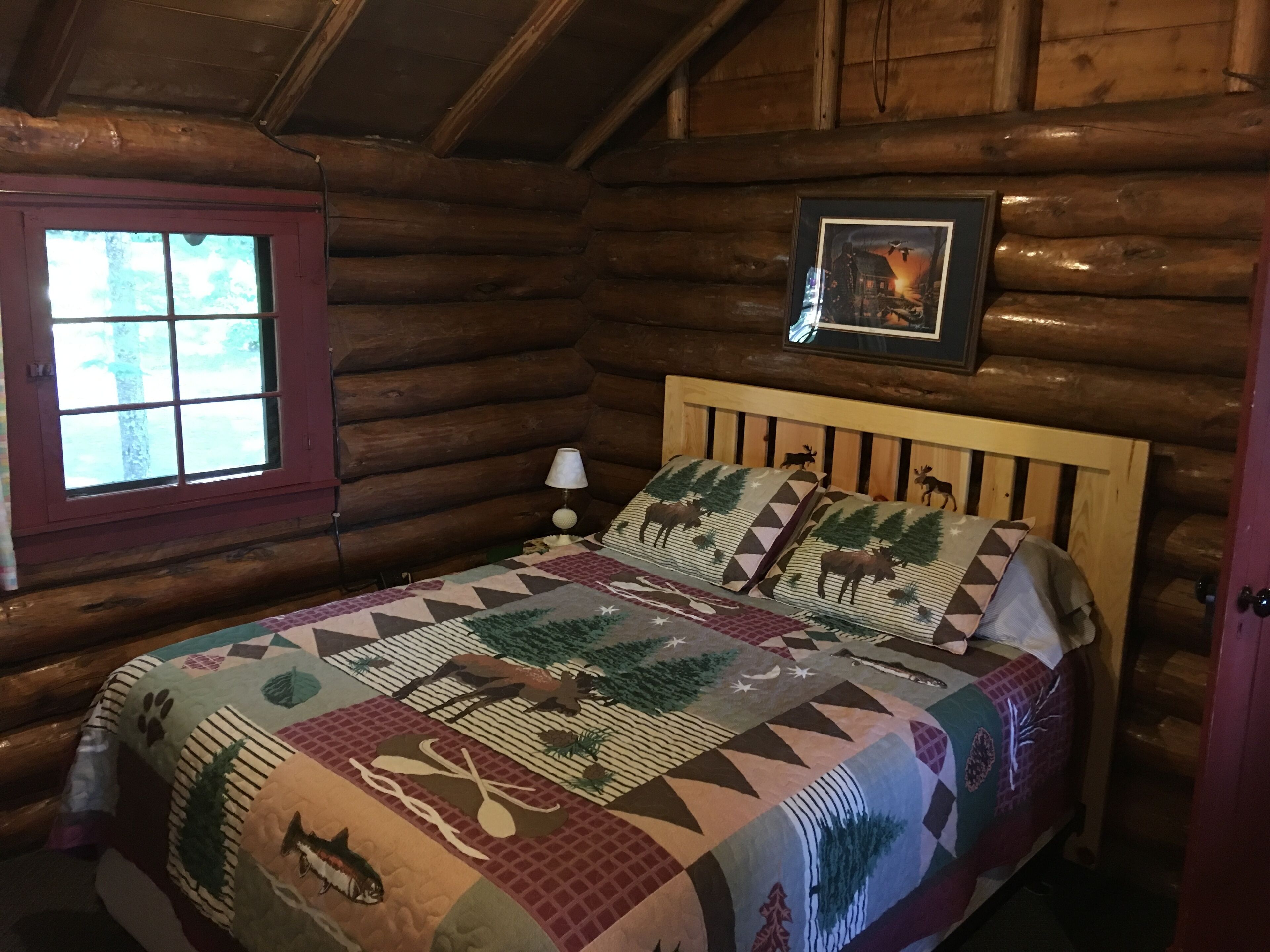 CABIN #3 (Walleye) Beautiful log cabin situated on the lake!