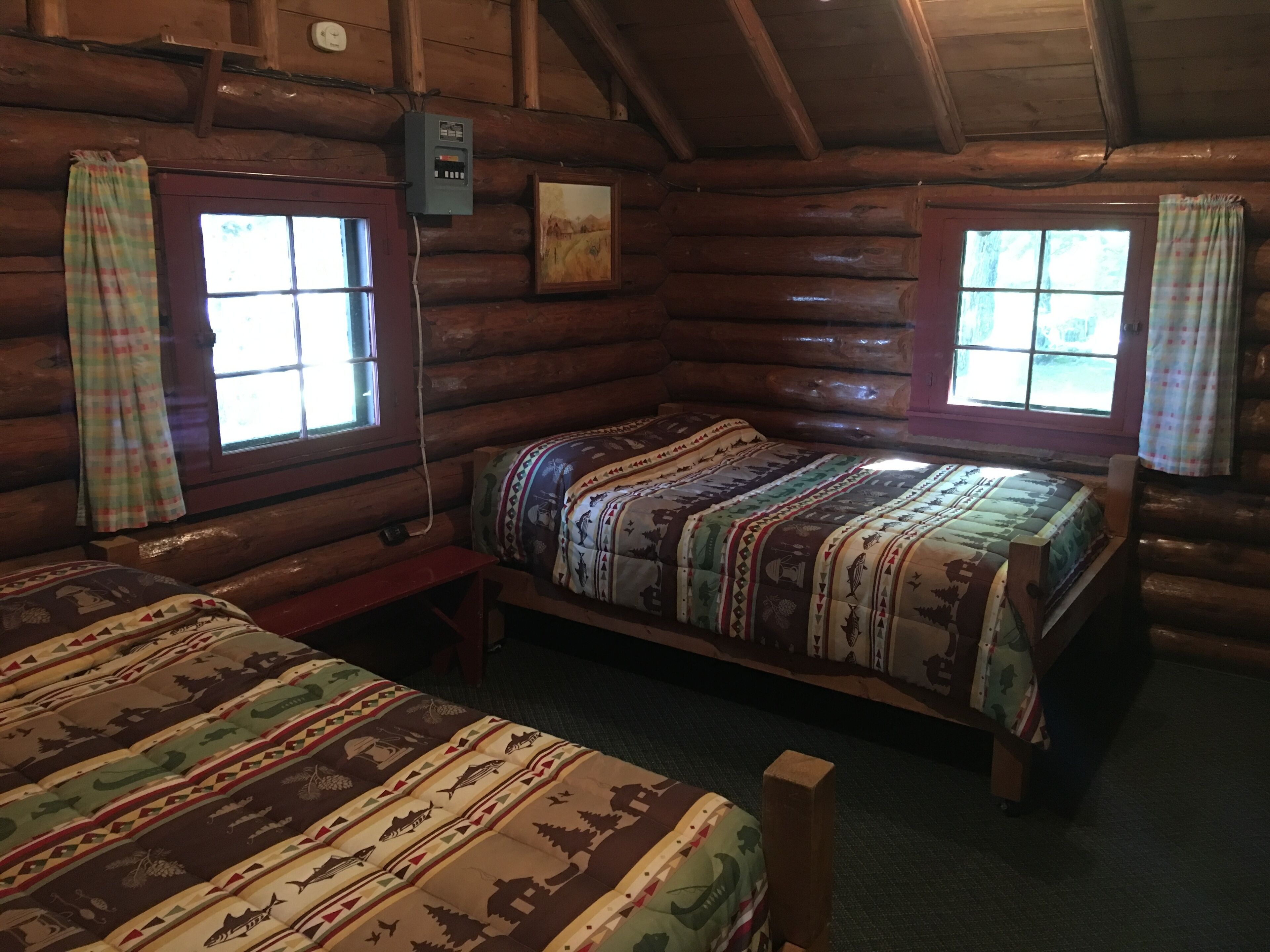 CABIN #3 (Walleye) Beautiful log cabin situated on the lake!