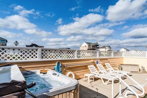 Outdoor spa tub - 5412- Seaside Fun, Steps away from the beach and Nags Head attractions! (Nags Head)