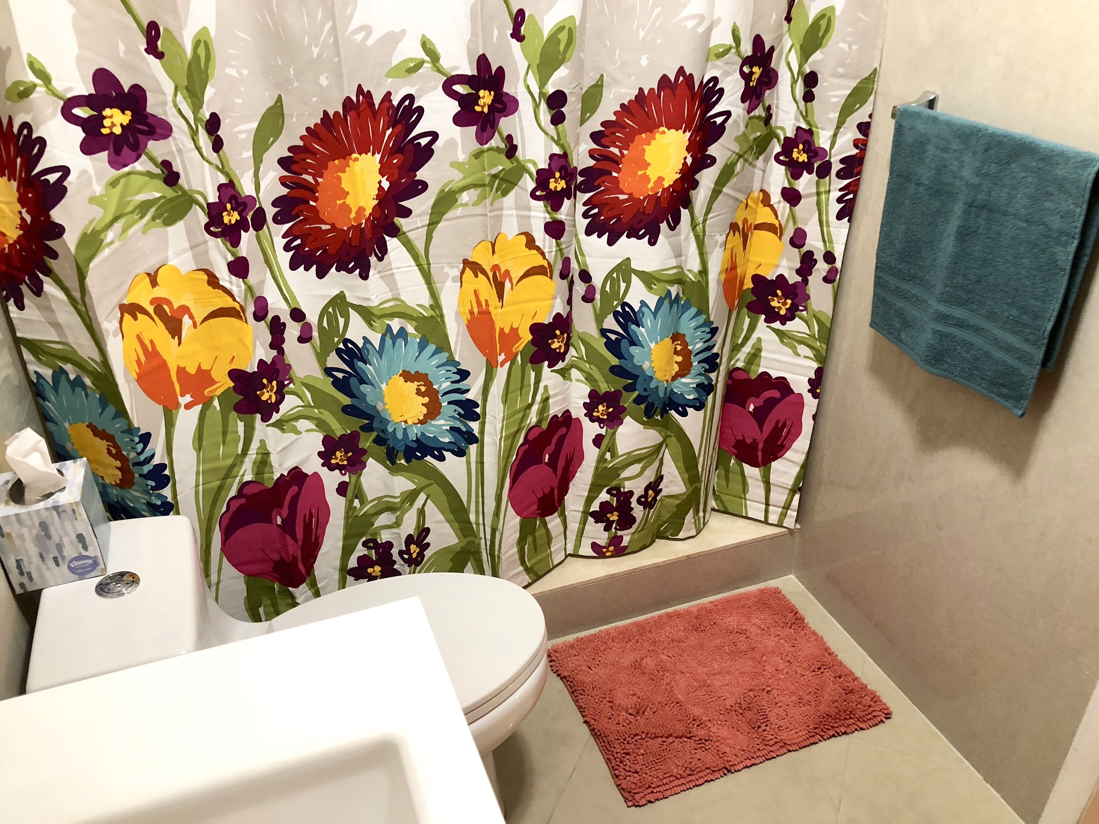 COZY ROOM & POOL! in Tropical Paradise & 5 Mins from Airport!