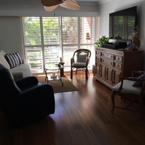 View from property - Old Naples walk to beach and 5th avenue . Central st location next to library. (Naples)