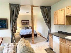 4 bedrooms, iron/ironing board, travel cot, free WiFi