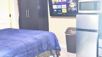1 slaapkamer, een strijkplank/strijkijzer, wifi, beddengoed