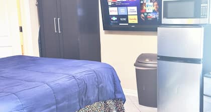 Micro Casita! Private Entrance! Ensuite Bath!