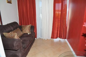 TV - Ceegate Jay's apartments (New Kingston 5)