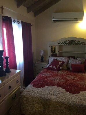 2 bedrooms, iron/ironing board, WiFi, bed sheets - Ceegate Jay's apartments (New Kingston 5)