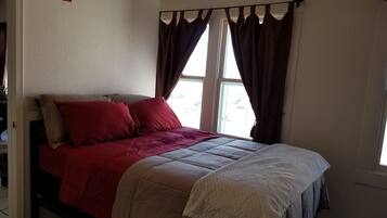 1 bedroom, desk, free WiFi, bed sheets