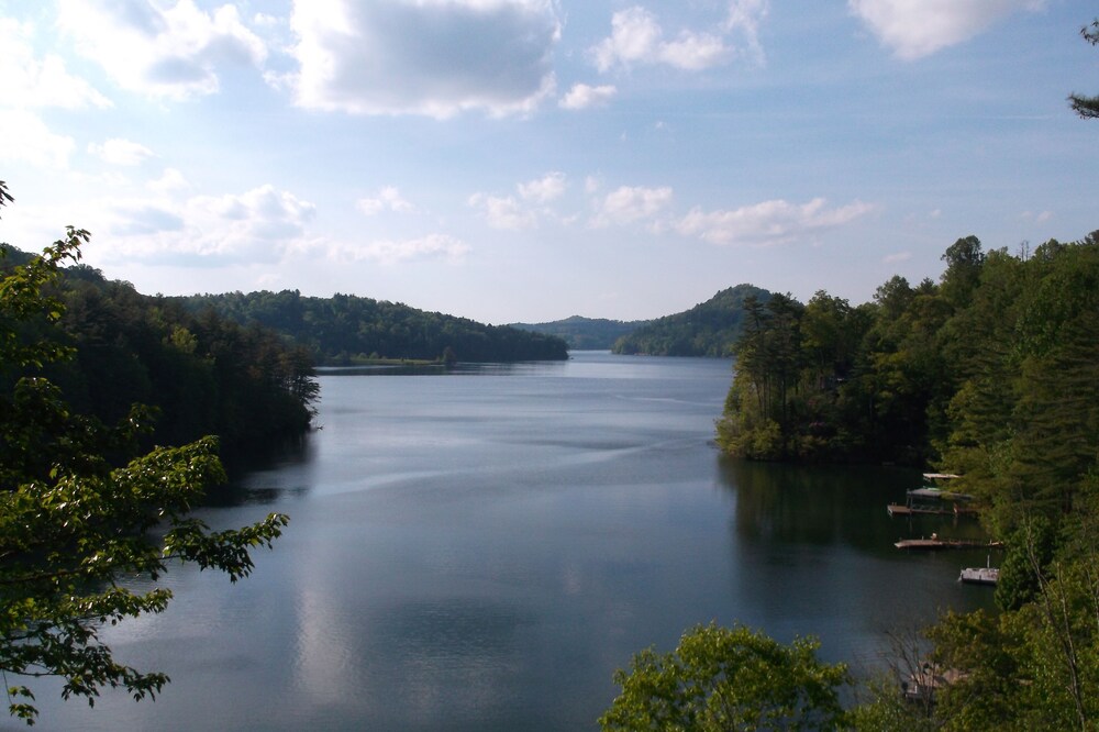 Lakefront Cottage ... AWESOME View.... NEW walkway / dock landing .... Specials