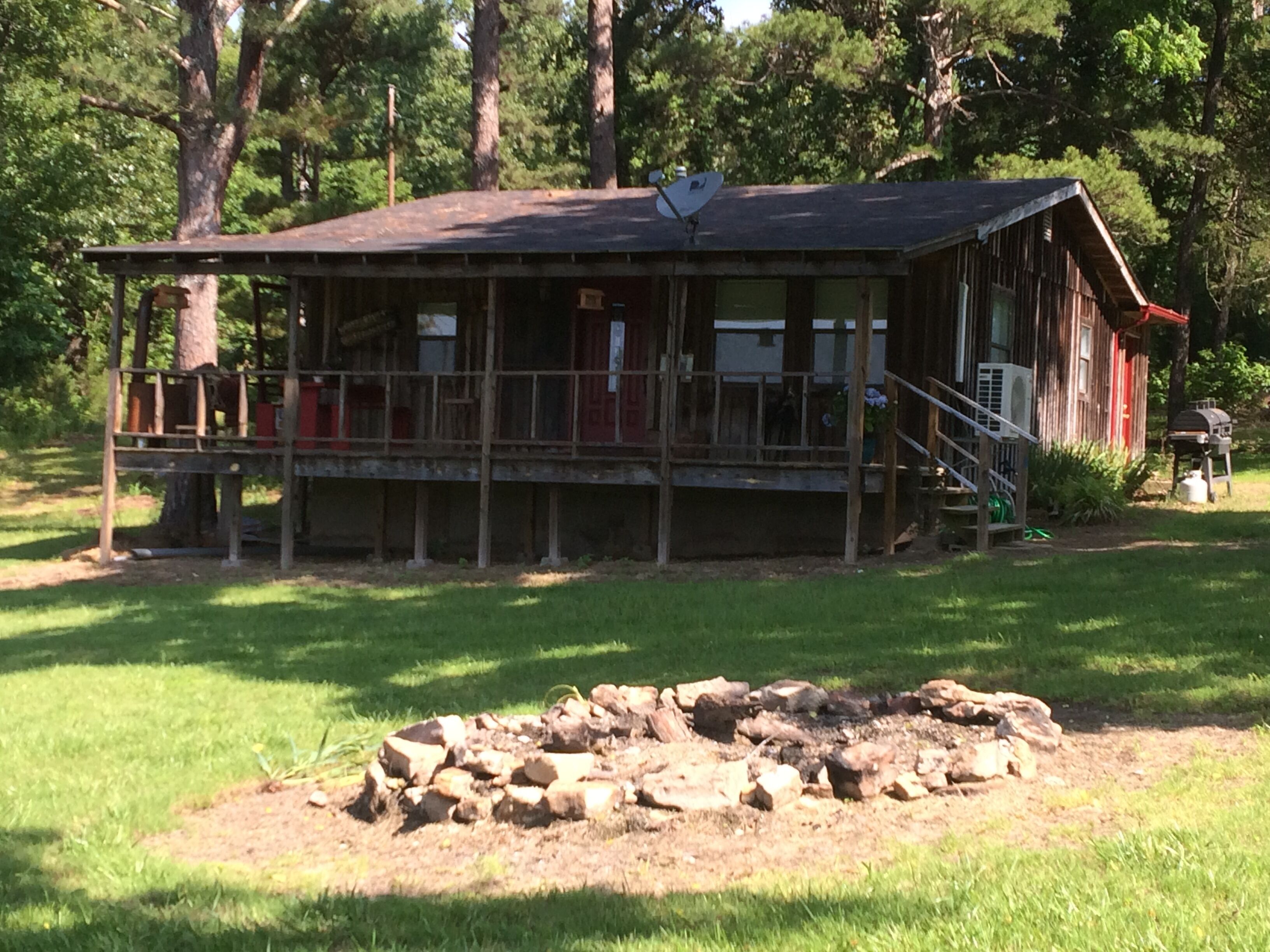 Quaint, Country Cottage Nestled In The Ozark National Forest
