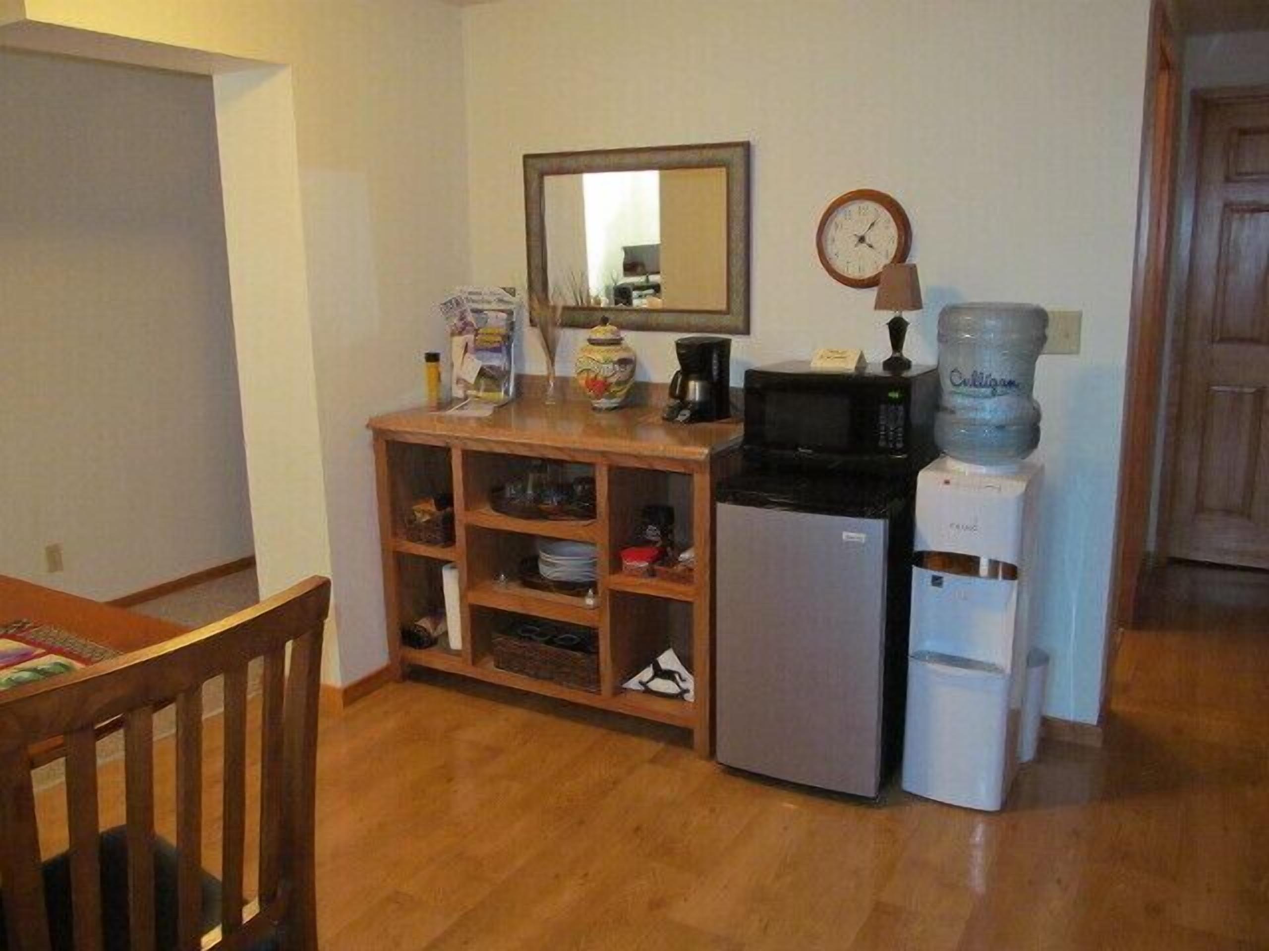 Unique one bedroom or more lodge experience. Convenient and tucked away!