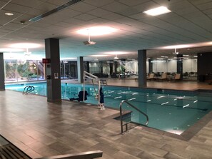 Piscine couverte, piscine extérieure