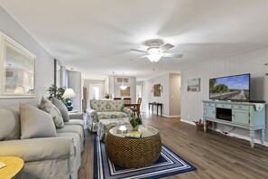 TV connectée, lecteur de DVD, livres