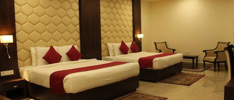 Family Room, 1 Bedroom, Non Smoking | Soundproofing, iron/ironing board, rollaway beds, free WiFi