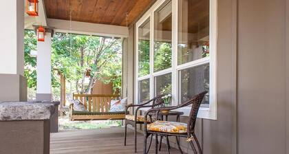 Sweet Bella Bird-Salt Hot Tub, Fireplace, Bikes, 100+mbps Wifi, AC, So walkable!