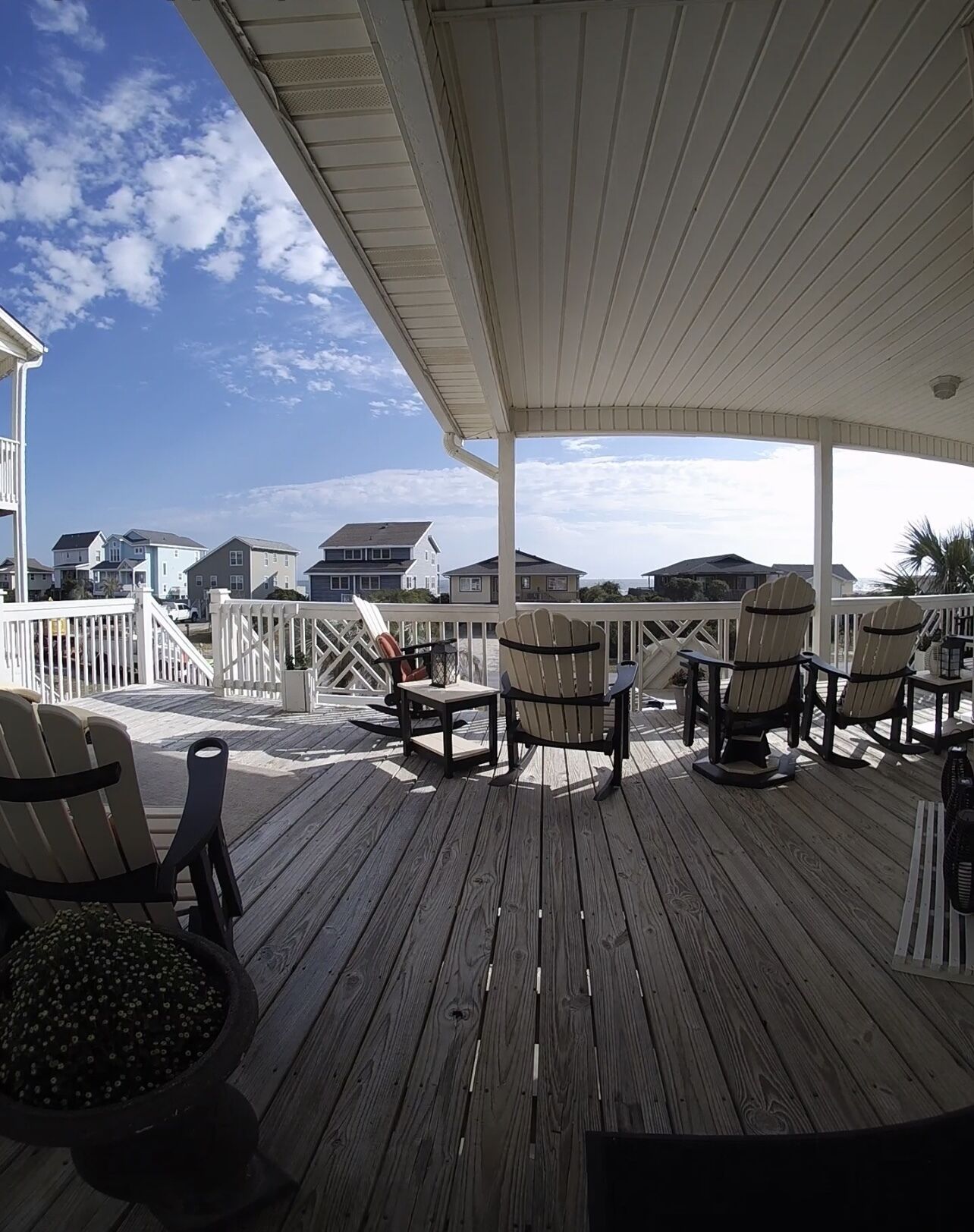 Gorgeous pool/ tiki bar/sun deck /5-bedroom-4 Kings,1 Queen-  4.5 bath