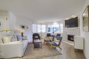 TV, fireplace, offices
