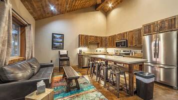 Geladeira, micro-ondas, fogão, cooktop