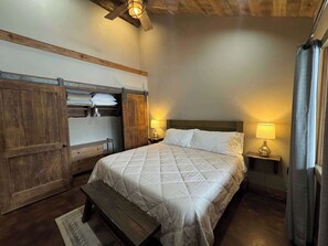 2 عدّة غرف نوم وواي فاي وملاءات أسرّة