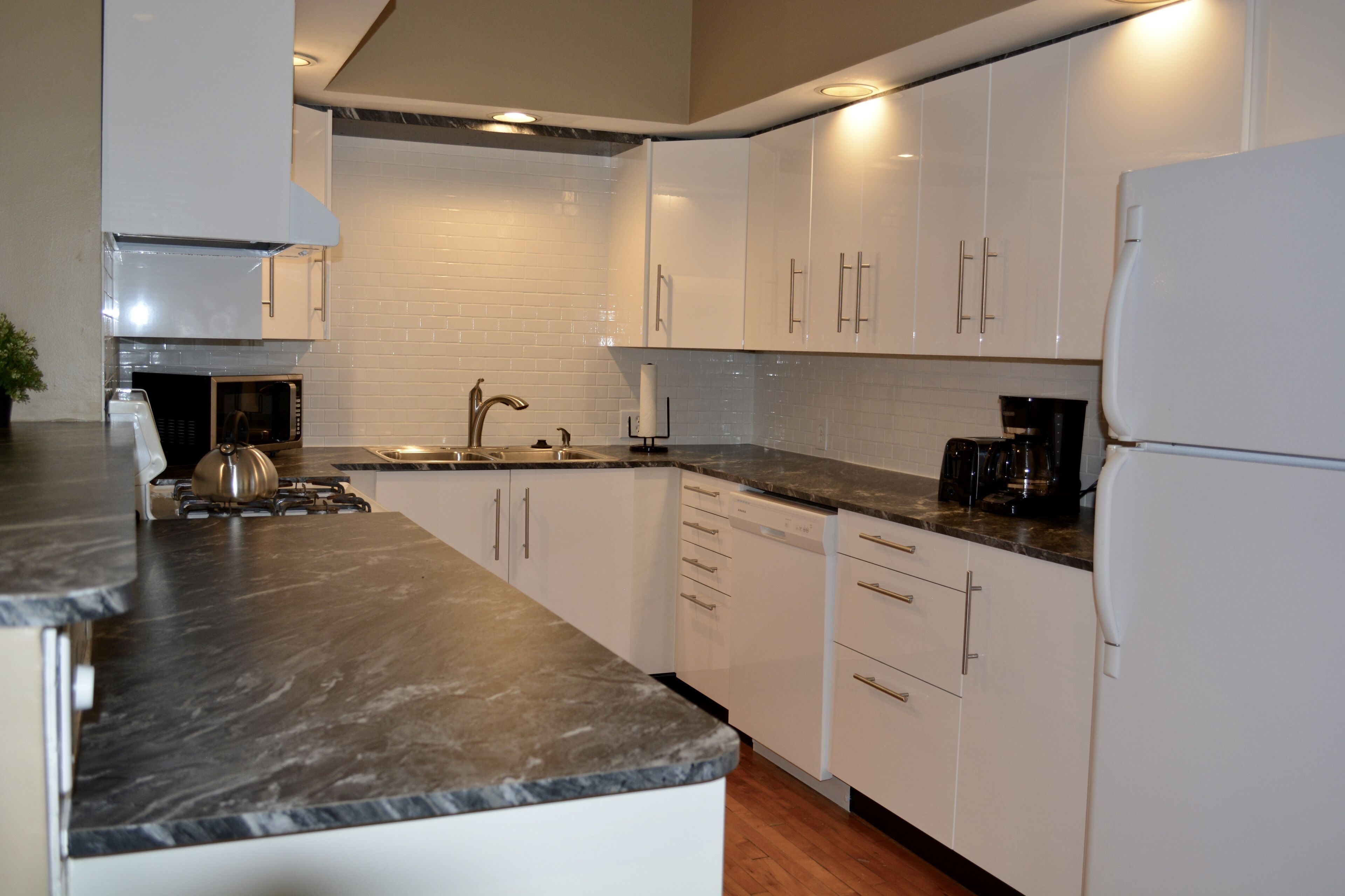 Coffee/tea maker, fridge, microwave, oven
