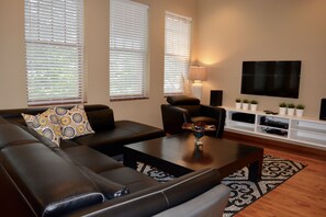 TV - FREE INDOOR PARKING In The Heart Of Downtown Asheville!!! (Asheville)