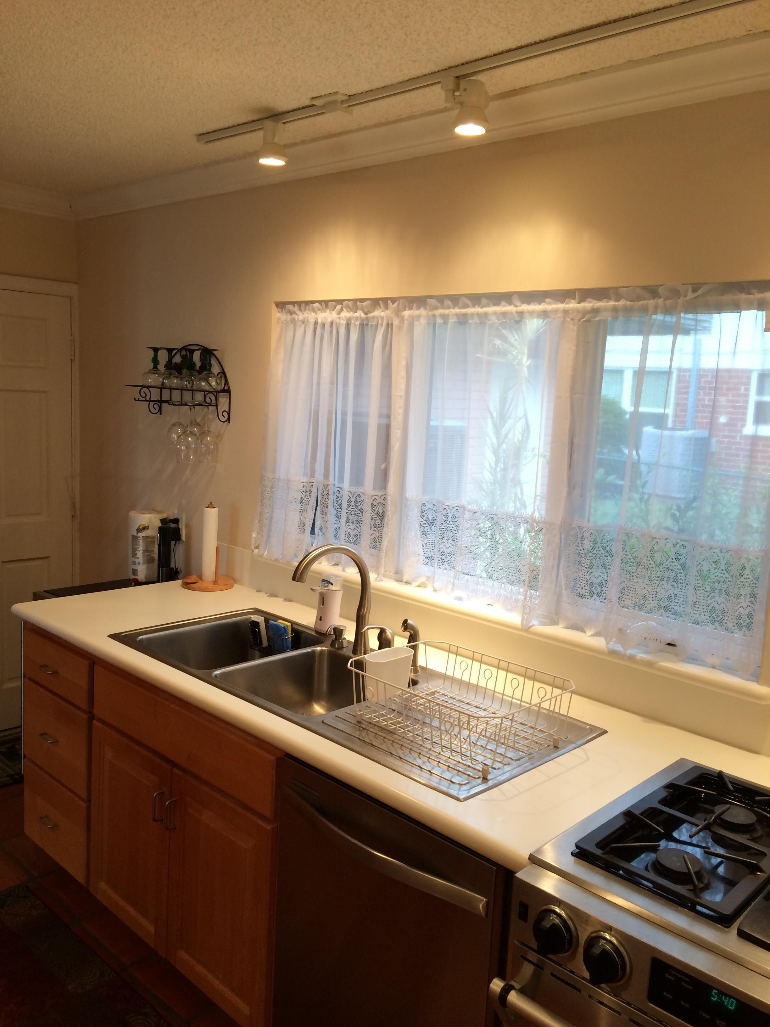 Beautiful St. Johns River Home. Walk To Town-Bring Your Boat Or Jetski!