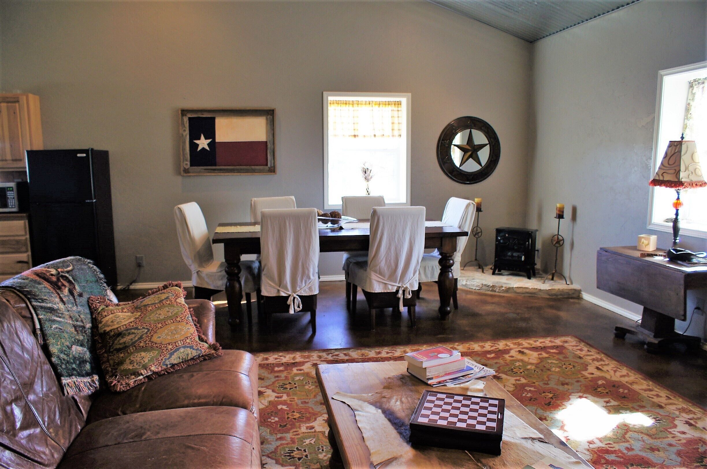 Big Sky Guest House - Enjoy the stars in Fredericksburg, TX!
