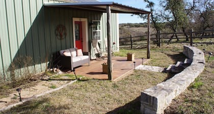 Big Sky Guest House - Enjoy the stars in Fredericksburg, TX!