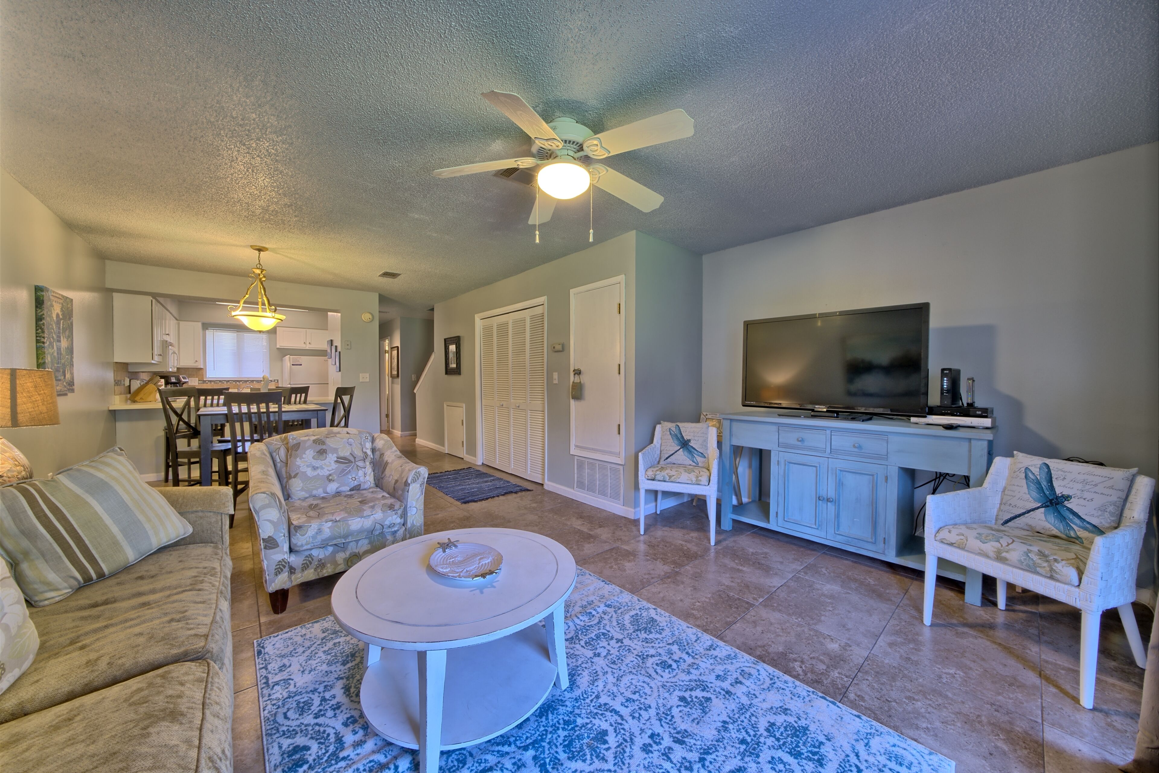 2 Bedroom 2 Bath Townhome-Brand New Hardwood floors upstairs 