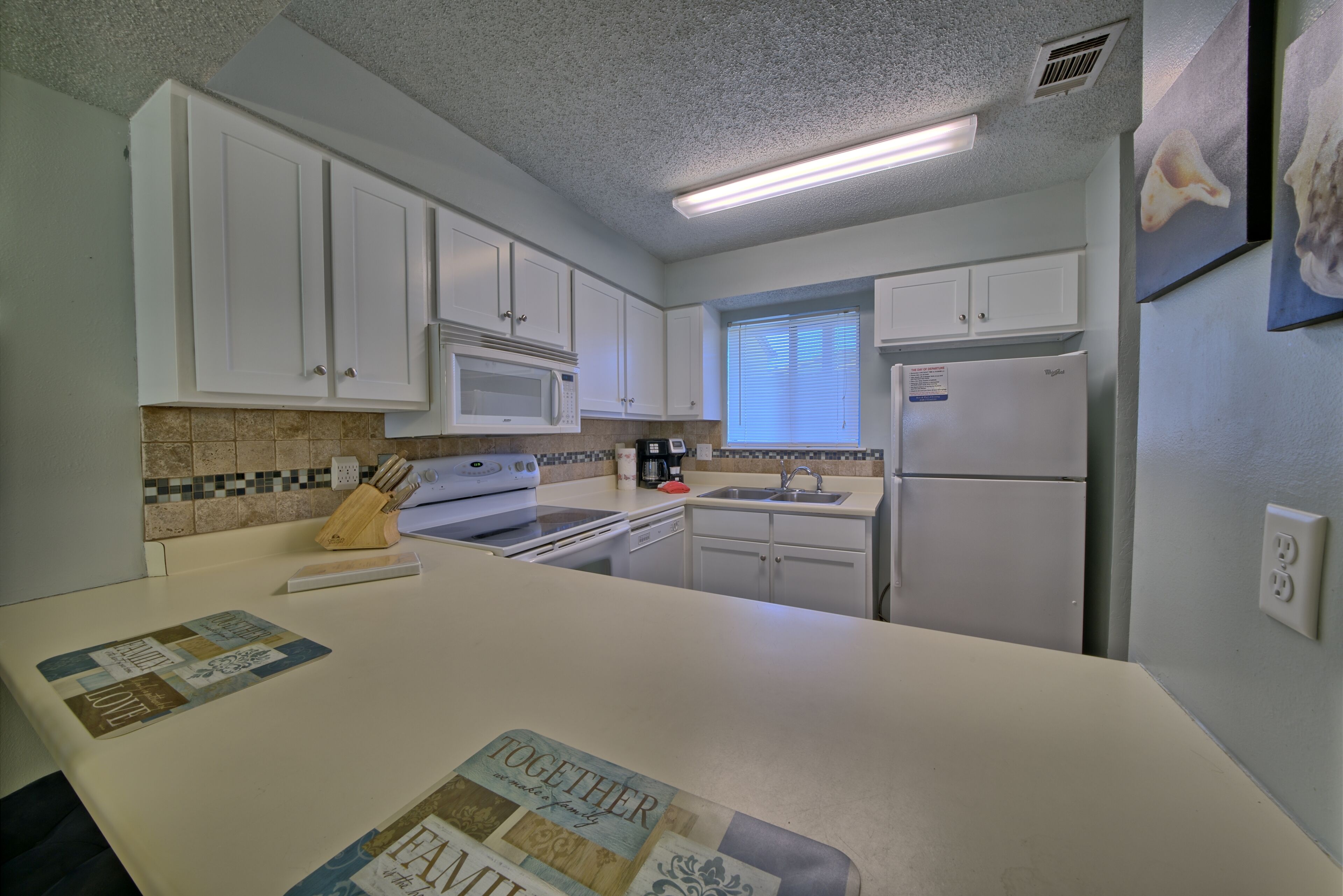 2 Bedroom 2 Bath Townhome-Brand New Hardwood floors upstairs 