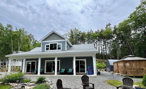 Decker Cove Southport Paradise with Central Air Conditioning