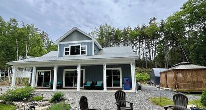 Decker Cove Southport Paradise with Central Air Conditioning