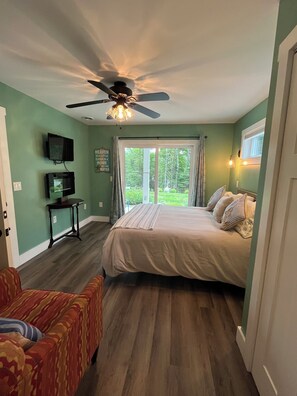 3 bedrooms, desk, iron/ironing board, free WiFi