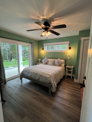 3 bedrooms, desk, iron/ironing board, free WiFi - Decker Cove Southport Paradise with Central Air Conditioning (Southport)