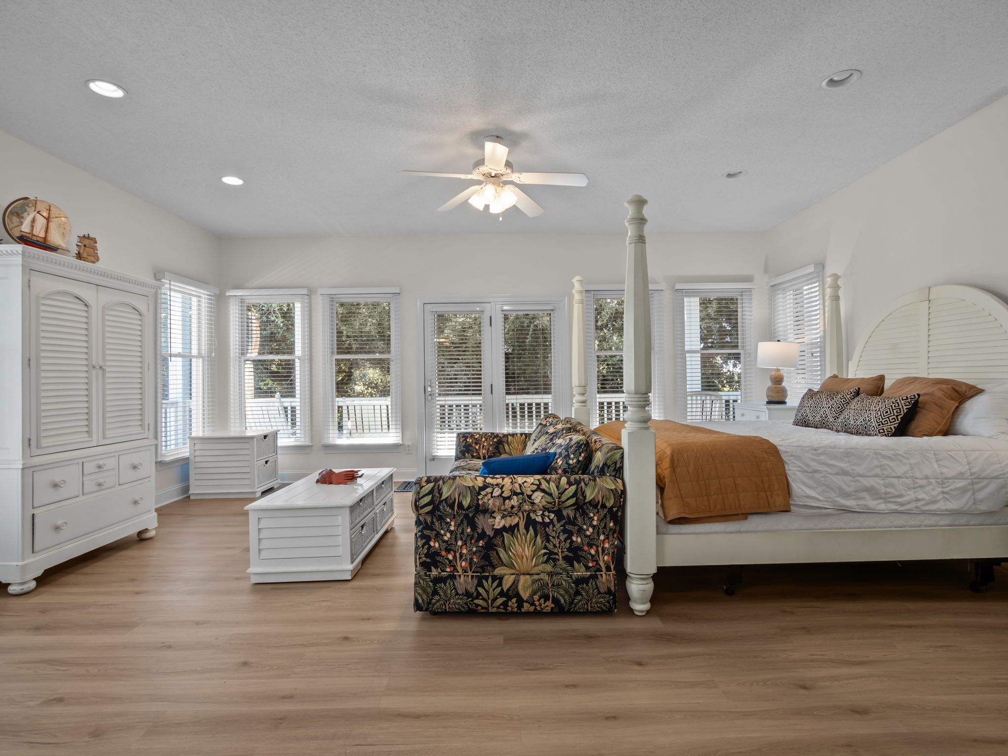 6 chambres, fer et planche à repasser, lit parapluie, Wi-Fi gratuit