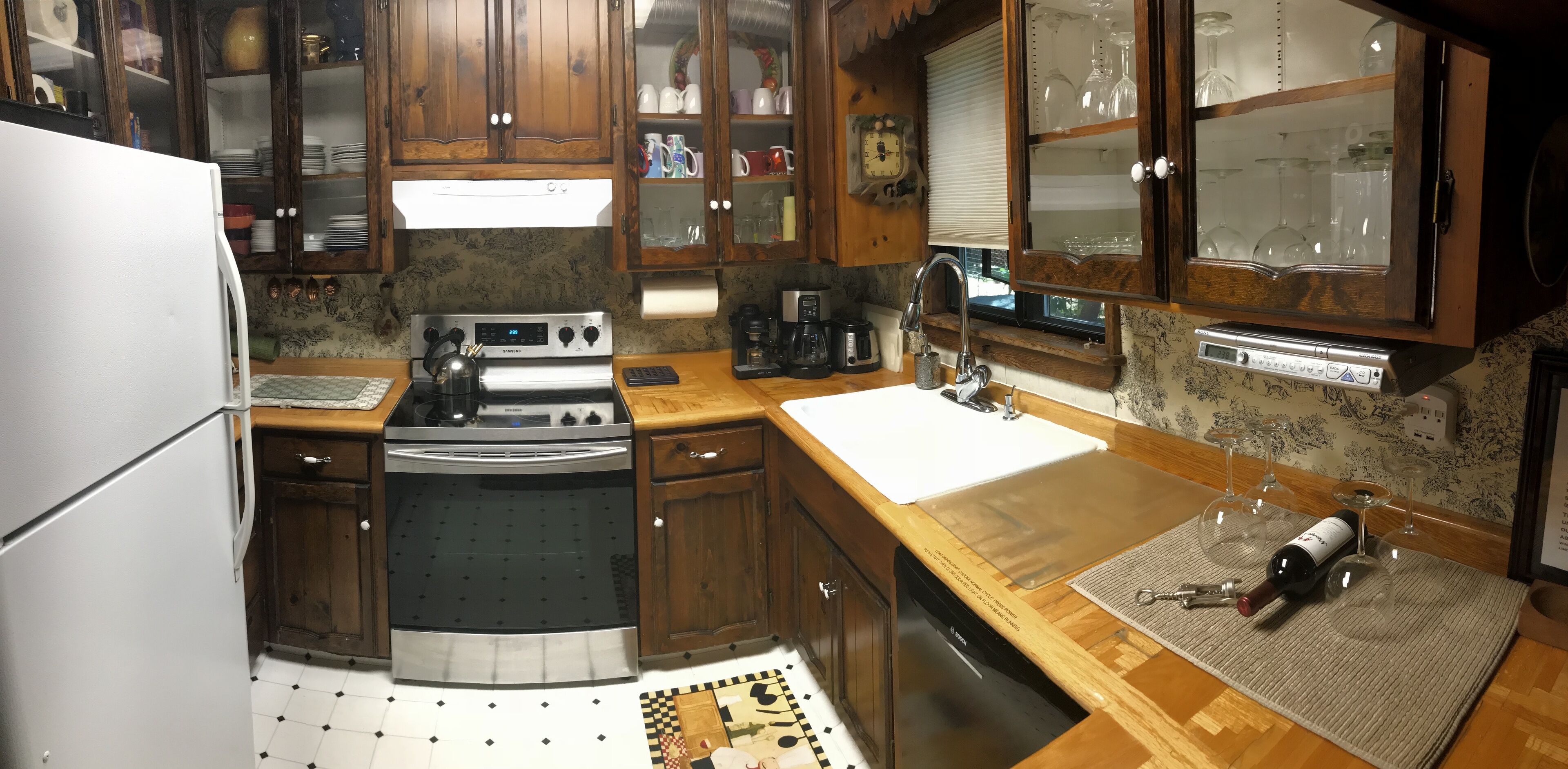 'Lakeside, Camp-Run-A-Muck',  4 Bdrm, 2 Bath (Can Sleep 8)