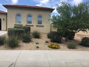 Property grounds - Elegant Home in Estrella Mtn Ranch, avail April, 2025, minimum night required (Goodyear)