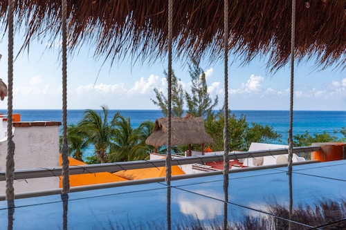 BEST IN PARADISE!!! PENTHOUSE WITH PRIVATE ROOFTOP TERRACE & UPGRADED KITCHEN!!!