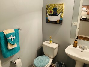 Combined shower/bathtub, hair dryer, towels, soap