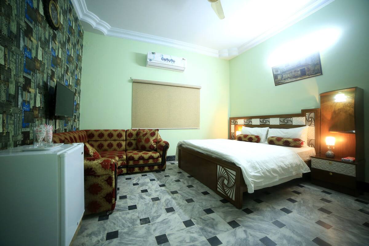 13 bedrooms, in-room safe, individually decorated
